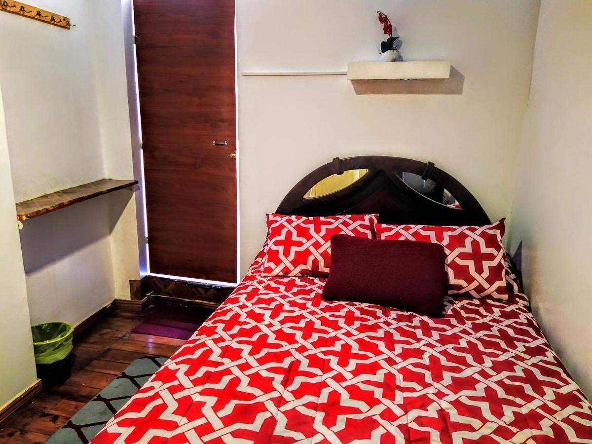 Hostal Latitud Ecuem Quito Exterior photo
