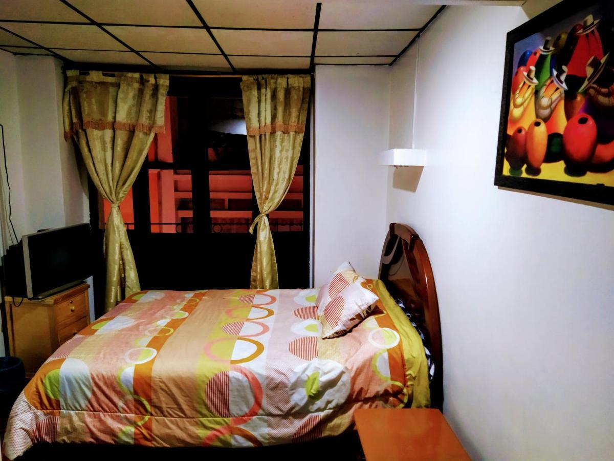 Hostal Latitud Ecuem Quito Exterior photo
