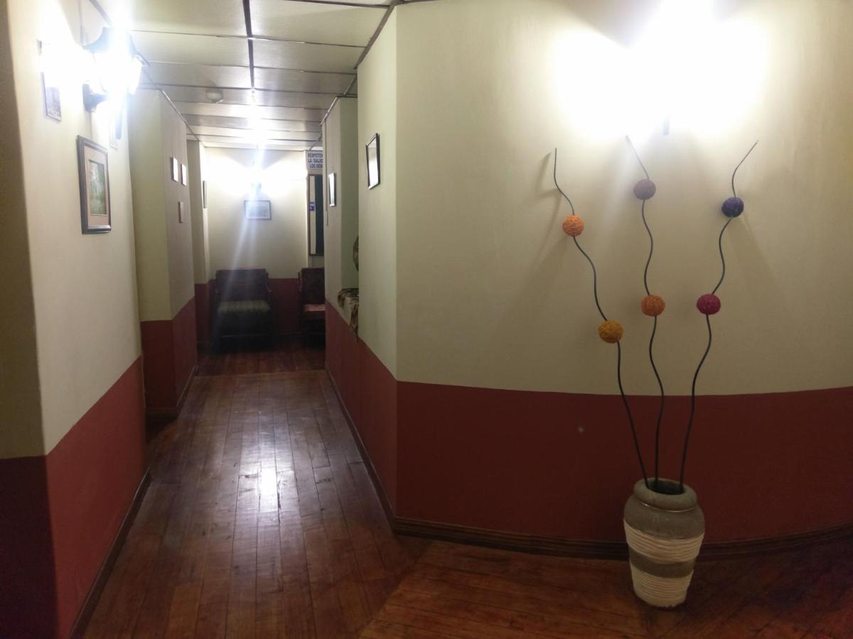 Hostal Latitud Ecuem Quito Exterior photo