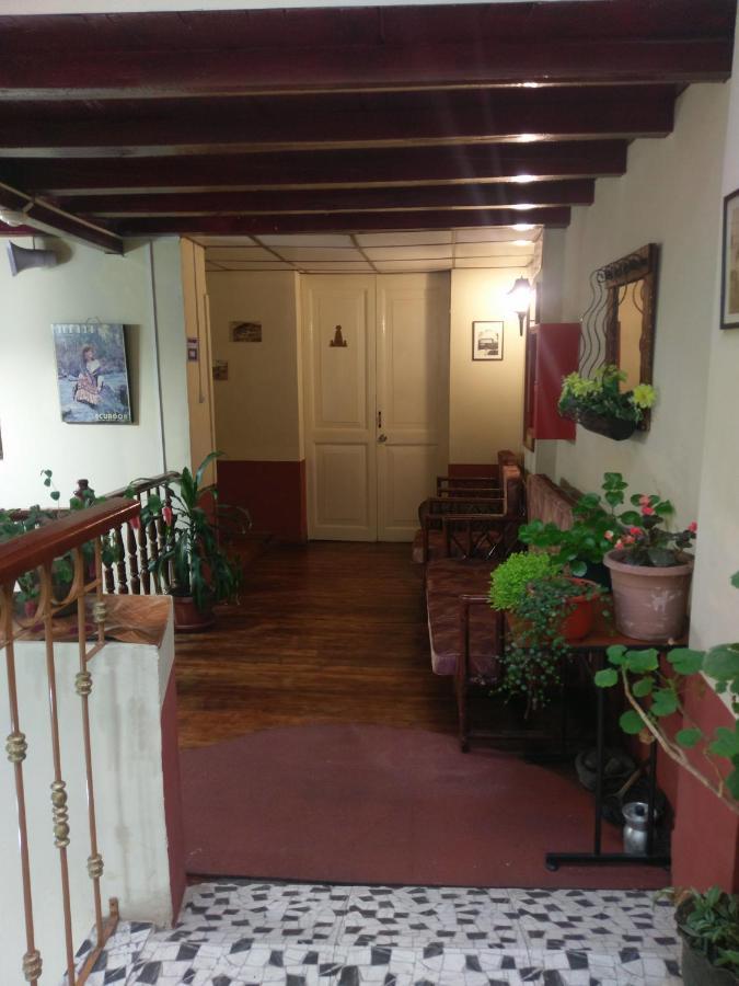 Hostal Latitud Ecuem Quito Exterior photo